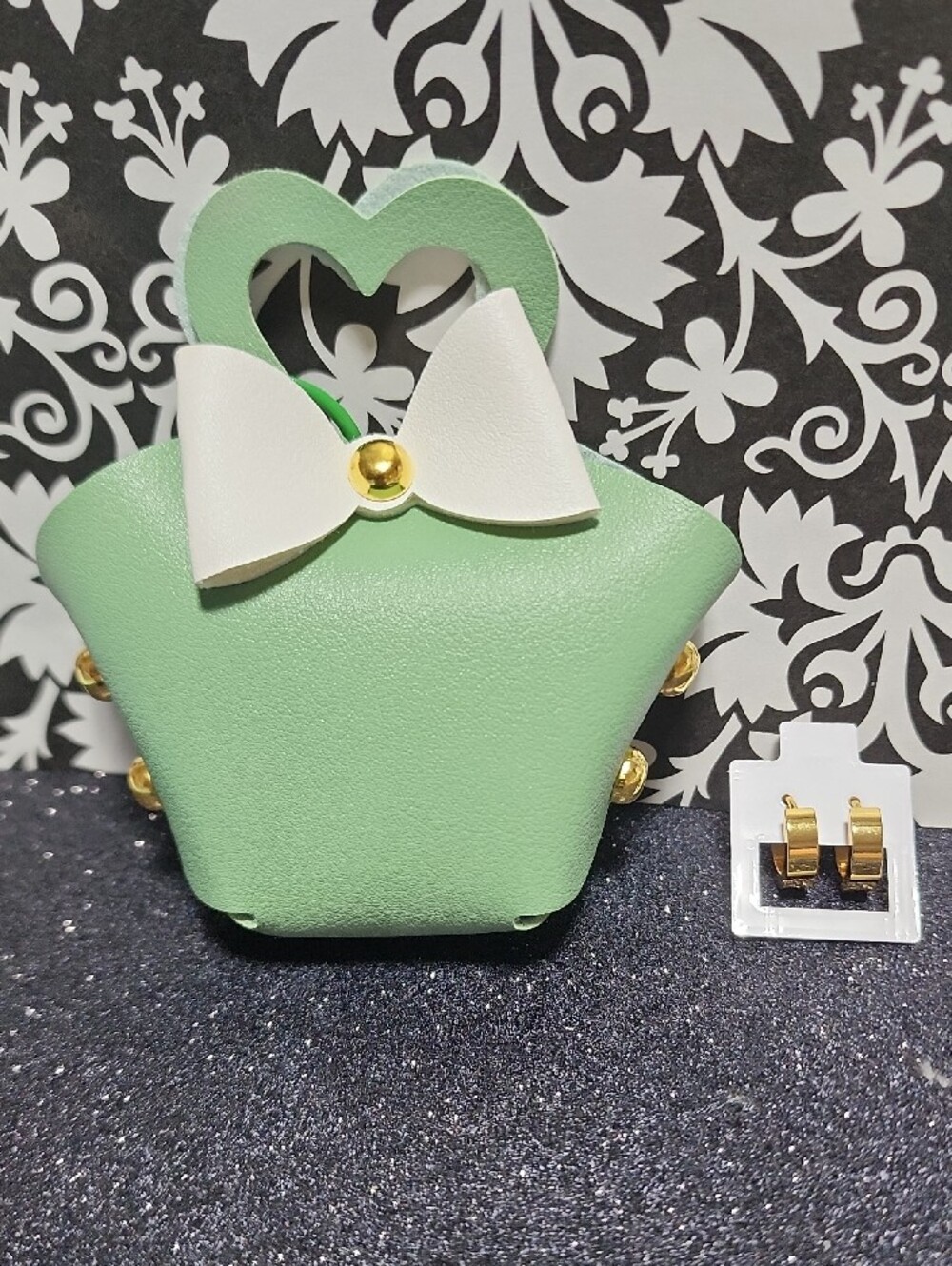 Mint Green Heart-Handle Women’s Handbag with White Bow - Picture 4 of 8